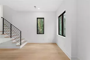 1169 Penny Ln, Atlanta, GA 30329 - Photo 9
