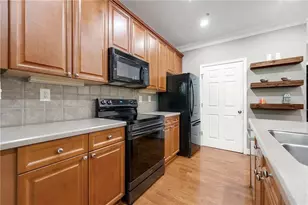 1301 Stratford Commons, Decatur, GA 30033 - Photo 7