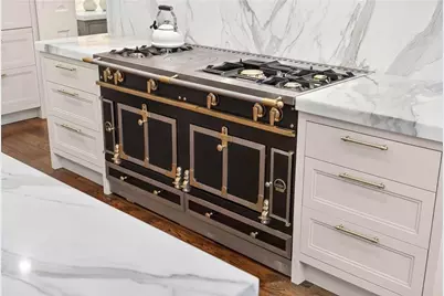 660 W Conway Drive NW, Atlanta, GA 30327 - Photo 9