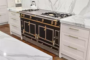 660 W Conway Dr NW, Atlanta, GA 30327 - Photo 9