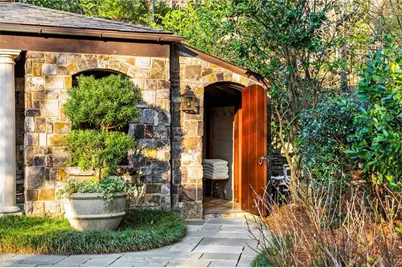 660 W Conway Drive NW, Atlanta, GA 30327 - Photo 19