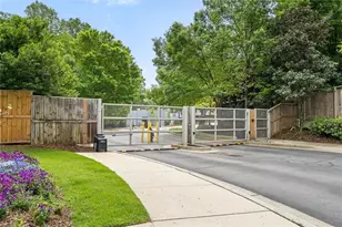 1345 Stirling Ct, Atlanta, GA 30318 - Photo 31