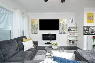 2048 Holtz Ln, Atlanta, GA 30318 - Photo 11