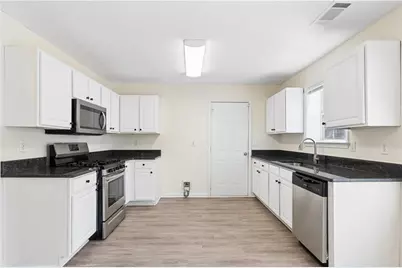 390 Manor Glen Drive, Suwanee, GA 30024 - Photo 13