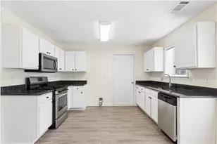 390 Manor Glen Dr, Suwanee, GA 30024 - Photo 13