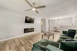 10204 Fairington Ridge Cir, Lithonia, GA 30038 - Photo 3