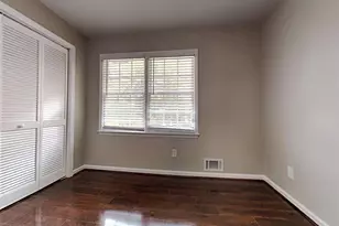 551 Village Green Ct, Lilburn, GA 30047 - Photo 5