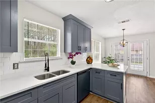 8218 Mahogany Ln, Stonecrest, GA 30038 - Photo 11