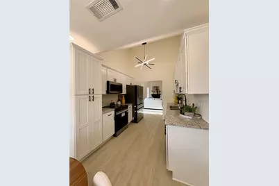 10101 Deep Creek Drive, Union City, GA 30291 - Photo 7