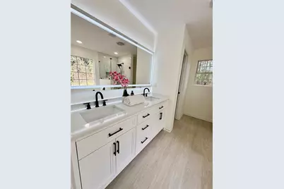 10101 Deep Creek Drive, Union City, GA 30291 - Photo 13