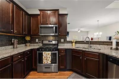 1053 Shadow Glen Dr, Fairburn, GA 30213 - Photo 9