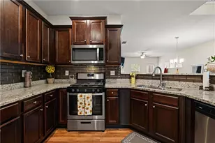 1053 Shadow Glen Drive, Fairburn, GA 30213 - Photo 9