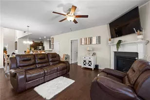 1053 Shadow Glen Drive, Fairburn, GA 30213 - Photo 17