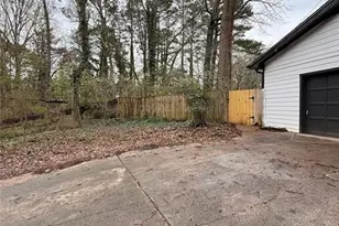 1055 Pinecrest Dr, Forest Park, GA 30297 - Photo 7