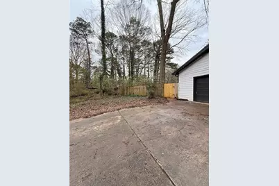 1055 Pinecrest Drive, Forest Park, GA 30297 - Photo 7