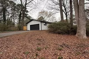 1055 Pinecrest Dr, Forest Park, GA 30297 - Photo 5