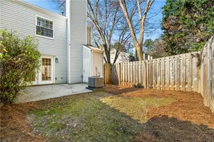 2883 Dresden Square Dr, Atlanta, GA 30341 - Photo 23