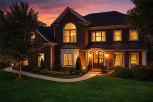 9310 Nesbit Lakes Dr, Alpharetta, GA 30022 - Photo 5