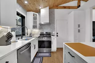 70 Bonnie Ln, Atlanta, GA 30328 - Photo 11