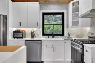 70 Bonnie Ln, Atlanta, GA 30328 - Photo 9