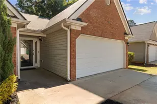 2869 Hillvale Cove Dr, Lithonia, GA 30058 - Photo 3