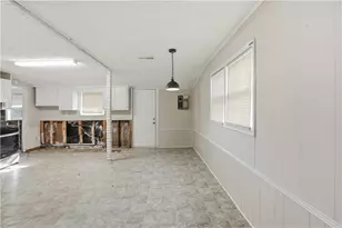 4752 Manse Dr, Forest Park, GA 30297 - Photo 7