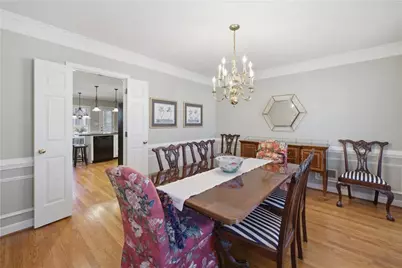 10985 Wilshire Chase Drive, Johns Creek, GA 30097 - Photo 5