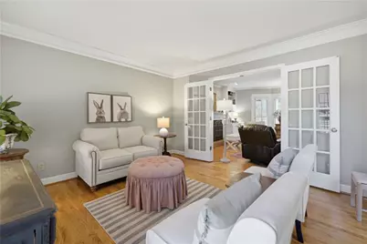 10985 Wilshire Chase Drive, Johns Creek, GA 30097 - Photo 9