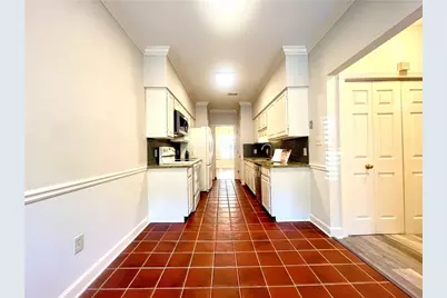 1160 Windsor Parkway #8, Atlanta, GA 30319 - Photo 9