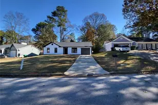 915 Fox Valley Ct, Stone Mountain, GA 30088 - Photo 1