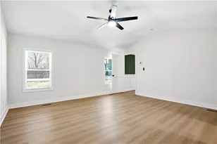 127 Perry St, Loganville, GA 30052 - Photo 15