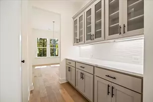 8330 Creekside Overlook Dr, Gainesville, GA 30506 - Photo 9