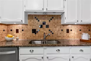 4590 Village Oaks Cir, Dunwoody, GA 30338 - Photo 9