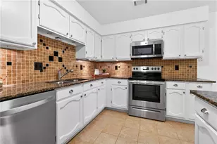 4590 Village Oaks Cir, Dunwoody, GA 30338 - Photo 5