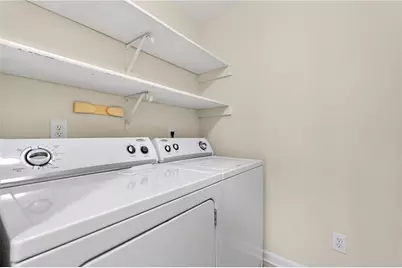 4590 Village Oaks Circle, Dunwoody, GA 30338 - Photo 31