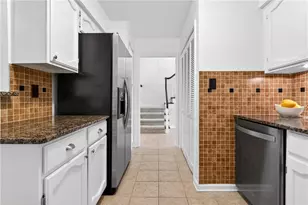 4590 Village Oaks Cir, Dunwoody, GA 30338 - Photo 7