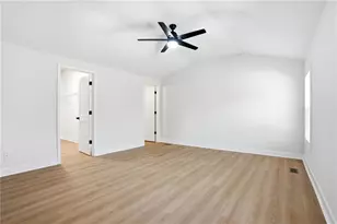 127 Perry St, Loganville, GA 30052 - Photo 9