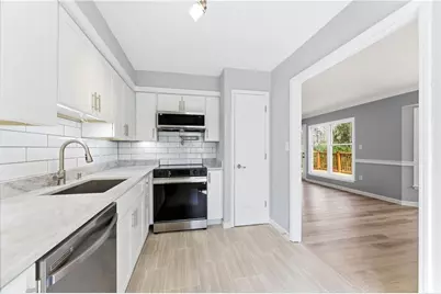 33 Plantation Drive NE #B, Atlanta, GA 30324 - Photo 7