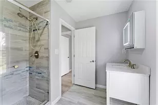 33 Plantation Dr NE, Atlanta, GA 30324 - Photo 9