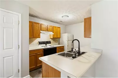 5559 Strathmoor Manor Circle, Lithonia, GA 30058 - Photo 7