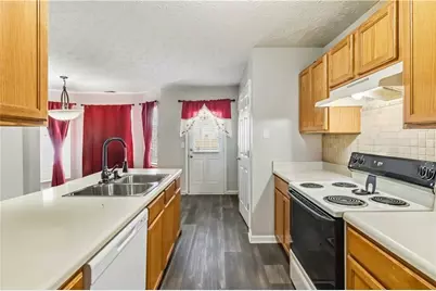 5559 Strathmoor Manor Circle, Lithonia, GA 30058 - Photo 9