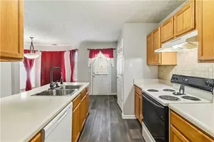 5559 Strathmoor Manor Cir, Lithonia, GA 30058 - Photo 9