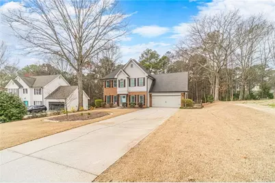 2240 Emerald Drive, Loganville, GA 30052 - Photo 3