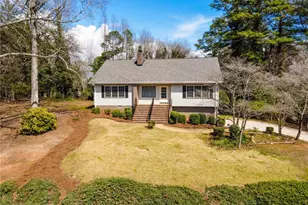 1297 Lake Shore Cir, Gainesville, GA 30501 - Photo 1