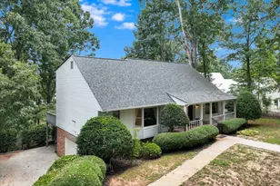 2585 Bridgewater Cir, Gainesville, GA 30506 - Photo 3