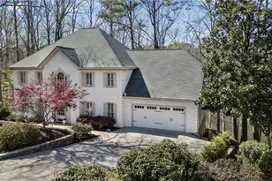 3373 Lake Crest Ln NE, Roswell, GA 30075 - Photo 3