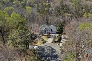 3373 Lake Crest Ln NE, Roswell, GA 30075 - Photo 5