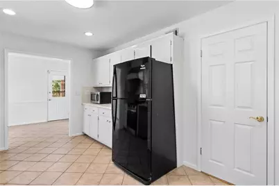 274 Land O Lakes Court NE, Atlanta, GA 30342 - Photo 9