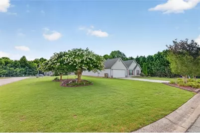1411 Silvergate Way, Winder, GA 30680 - Photo 3