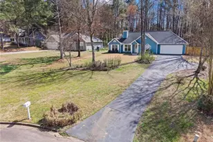 2395 Holly Branch Dr, Cumming, GA 30040 - Photo 3
